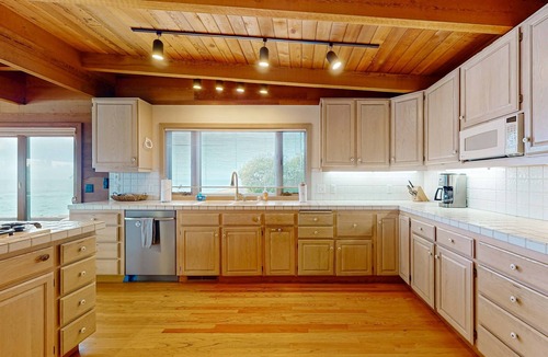 Fort Bragg House | Oceanfront Haven with Beach Access, Views & Deck