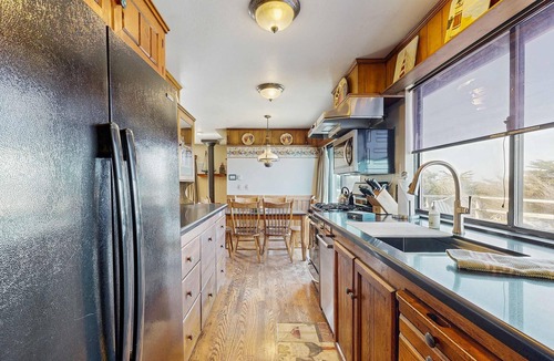 Fort Bragg House | Oceanfront Home - Stunning Views & Private Hot Tub