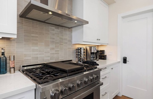 Townsite House | Oceanside Retreat – Fabulous 3BD + 2 Dens, Townhome in Oceanside