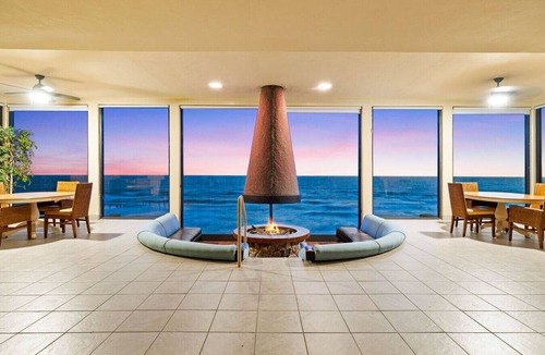 Solana Beach Apartment | Oceanview Solana Beach Getaway with Pool & Hot Tub