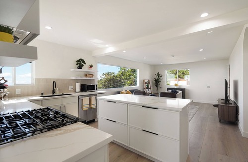 Pacifica Apartment | Oceanview Sunset View 3BR Luxe Home Yard
