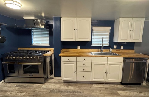 Loon Lake Cabin | Oh Deer Waterfront Cabin, private dock, Sleeps 8