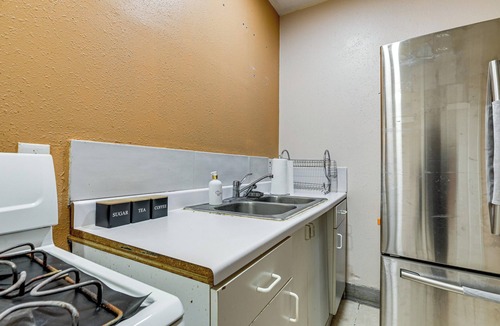 Galt Apartment | On Orchard! Peaceful Countryside Retreat in Galt