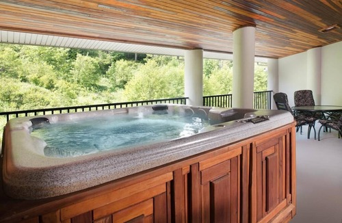 North Bonneville Resort | One bedroom Courtyard Suite