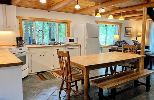 Leavenworth Cabin | Osprey Nest Cabin: Cozy private mountain cabin on the Wenatchee River