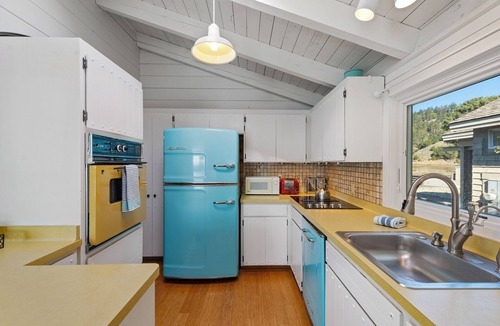 Stinson Beach House | Paddle, Relax, Repeat on Seadrift Lagoon