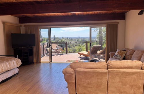 Mount Helix House | Panoramic Mountain View Retreat - Family Friendly