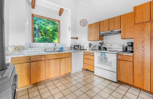 Sea Ranch House | Panoramic Ocean Views, Hot Tub Under The Stars and EV charging station