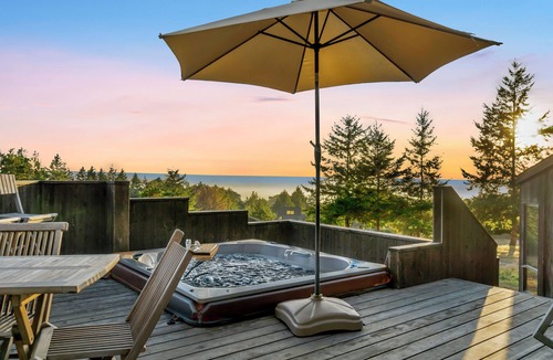 Sea Ranch House | Panoramic Ocean Views, Hot Tub Under The Stars and EV charging station