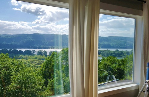 Carrolls Apartment | Panoramic River Views - Nature Framed at Every Window