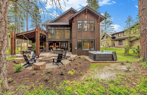 Roslyn House | Par 6 Lodge