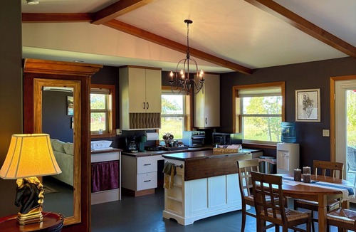 Medford Cottage | Peaceful Countryside Stay with Scenic Views- 5 minutes to Jacksonville