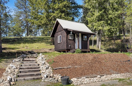 Chattaroy Cottage | Peaceful Farm Stay Near Spokane: Inland Hideaway!
