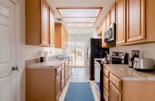 Morongo Valley House | Peaceful Ranch House on 10 Acres! Hot Tub/Mountain Views