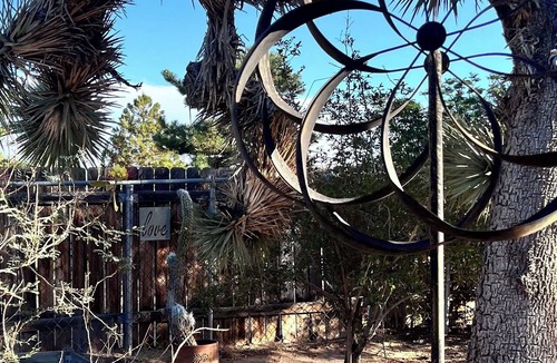 Hesperia House | Peaceful retreat in the High Desert! Spacious & Eclectic 3bd/2ba home w/yard.