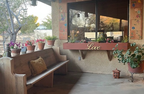 Hesperia House | Peaceful retreat in the High Desert! Spacious & Eclectic 3bd/2ba home w/yard.