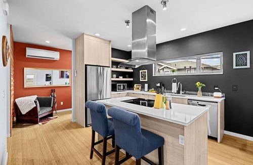 Fremont House | Perch - Indo Haven: Home w/rooftop view of the water/city/Mt.Rainier