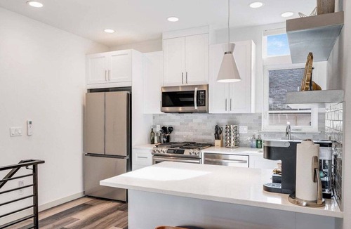 Fremont House | Perch - Woodland Suite: Chic Townhome Steps from Woodland Zoo w/Parking