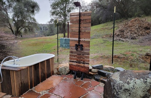 Smartville House | Perfect Getaway on a beautiful creek with trails, outdoor bath/shower, near town