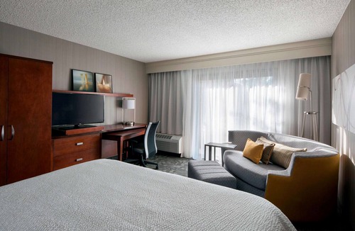 Torrance Hotel | Perfect Stay! Close to Torrance Beach Coast Line! Free Parking, Pets Allowed!