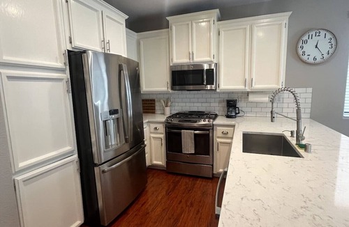 North Natomas House | Perfectly located cozy & bright 3BR near midtown