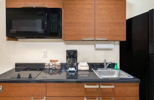 Buena Hotel | Pet-Friendly Extended Stay Near Yakima SunDome, Greenway Park & Downtown Fun