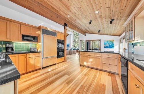 Alpine Meadows House | Pet-Friendly Home, Deck, 1 Mile to Alpine Meadows