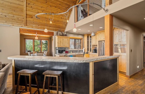 Truckee House | Pet-Friendly Mountain View Retreat | Near Lake & Trails | Rec Center Access