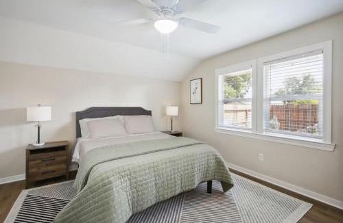 Southeastern Sacramento House | Pet-Friendly Private Cottage In Tahoe Park