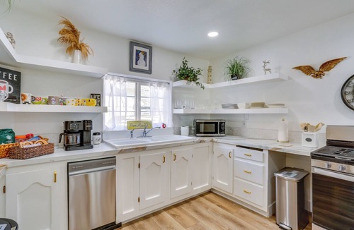 Susanville House | Pet-Friendly Susanville Home w/Pickleball Court