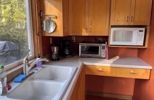 Rollingbay Cabin | Pet Friendly - Peaceful Cabin in the Wood - Hot Tub