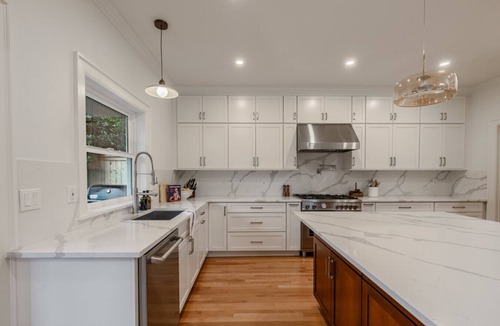 Phinney Ridge House | Phinney Ridge Luxe Retreat | Gym, BBQ & Game Room