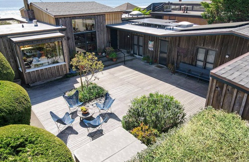 Stinson Beach House | Picturesque Beachfront Home in Seadrift
