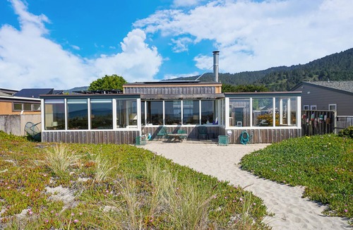 Stinson Beach House | Picturesque Beachfront Home in Seadrift