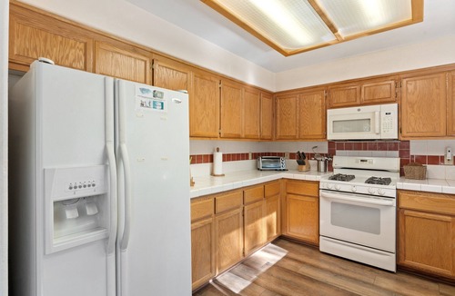 Pioneer Trail House | Pine Haven | Backyard | BBQ | Pet Friendly