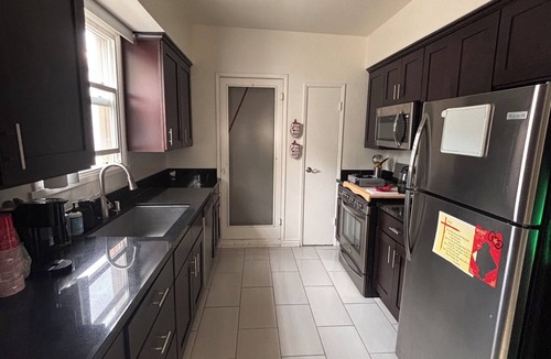 Beverly Hills Apartment | Pleasant 2-bedroom apartment with AC in Beverly Hills Near Rodeo Dr.