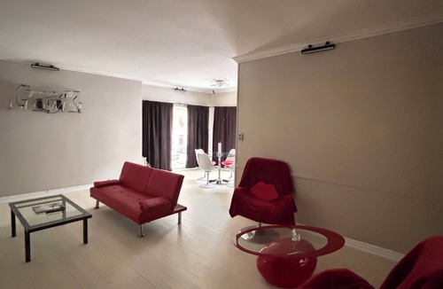 Beverly Hills Apartment | Pleasant 2-bedroom apartment with AC in Beverly Hills Near Rodeo Dr.