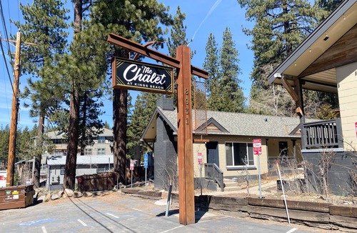 Kings Beach Ski Chalet | Pleasant hotel with lakeview, golf, skiing, WiFi, & Netflix