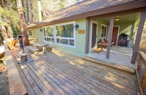 Ponderosa Apartment | Ponderosa Pines Cabin with Treehouse and Zipline