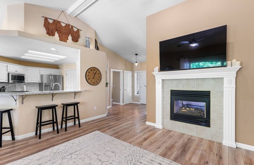 Columbia House | Pool + Hot Tub : 4 BR : The Atelier Retreat