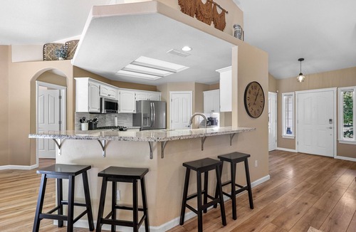 Columbia House | Pool + Hot Tub : 4 BR : The Atelier Retreat