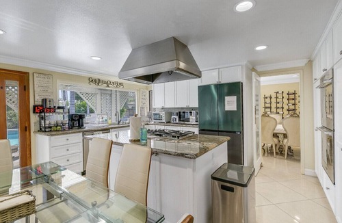 Midway City House | Pool, Spacious, 15min HB Pier, FV20