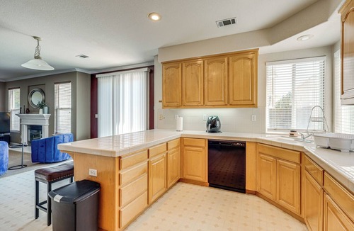 Manteca House | Pool Table & Home Gym! Manteca Group Getaway