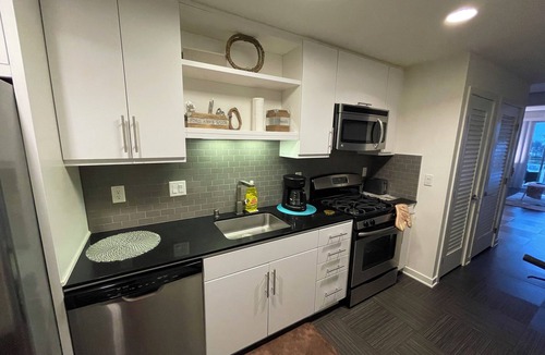 Culver - West Apartment | Pool view breathtaking Studio in heart of Marina Del rey free parking