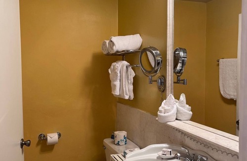 Downtown Monterey Cabin | Premium King Fireplace Room Walking Distance from the Beach!