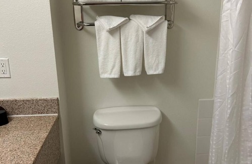Barstow Hotel | Pristine and Restful Room Near Barstow’s Scenic Parks and Local Museums
