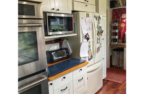 Bellingham House | Privacy, comfort, pool, pets & close to Bellingham