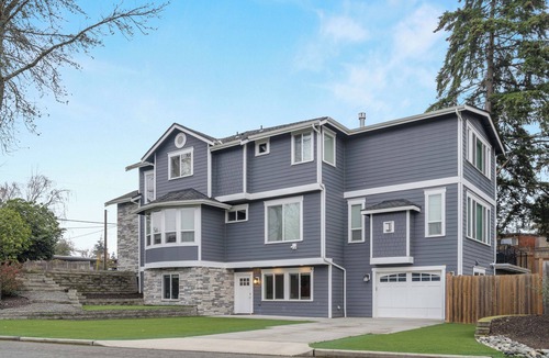 Lake Hills House | Private 2-bedroom Guest Suite w/Separate Entrance, AC & EV Charging. Bellevue