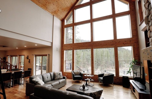 Frazier Park Cabin | Private 22-Acre Mountain Resort - Lodge, 3 Cabins & Sleeps 20
