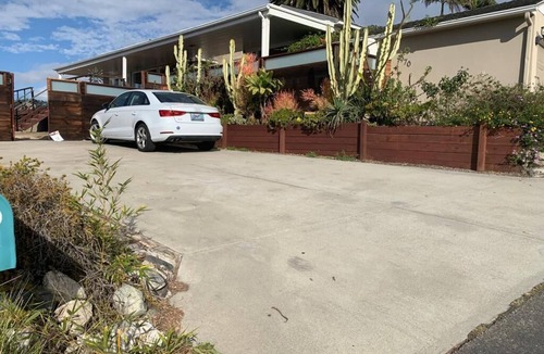 Diamond Crestview House | Private 3b house w/panoramic ocean/canyon views, driveway parking for 5 cars